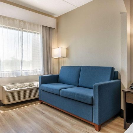 Clarion Pointe Louisville East Екстериор снимка