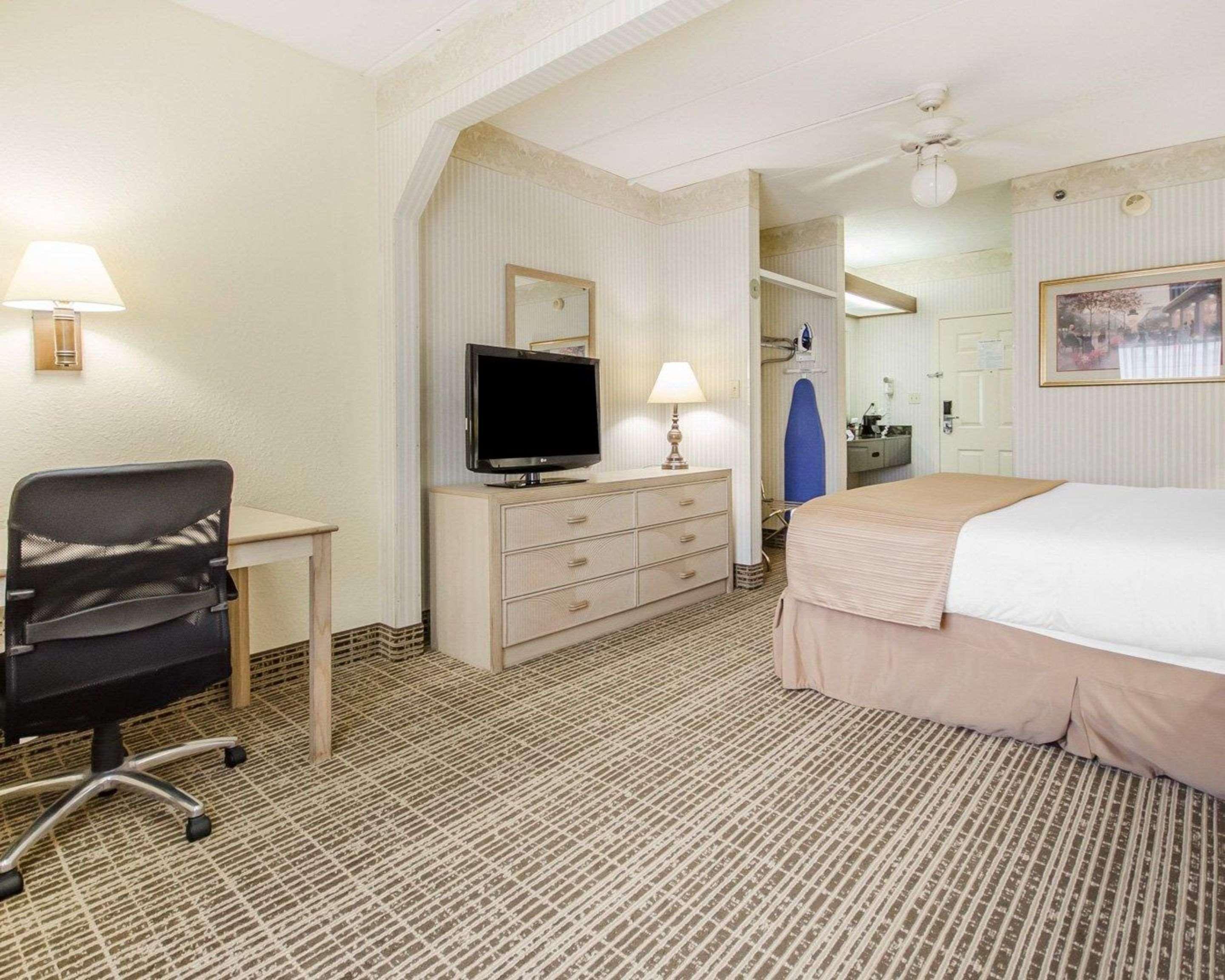 Clarion Pointe Louisville East Екстериор снимка