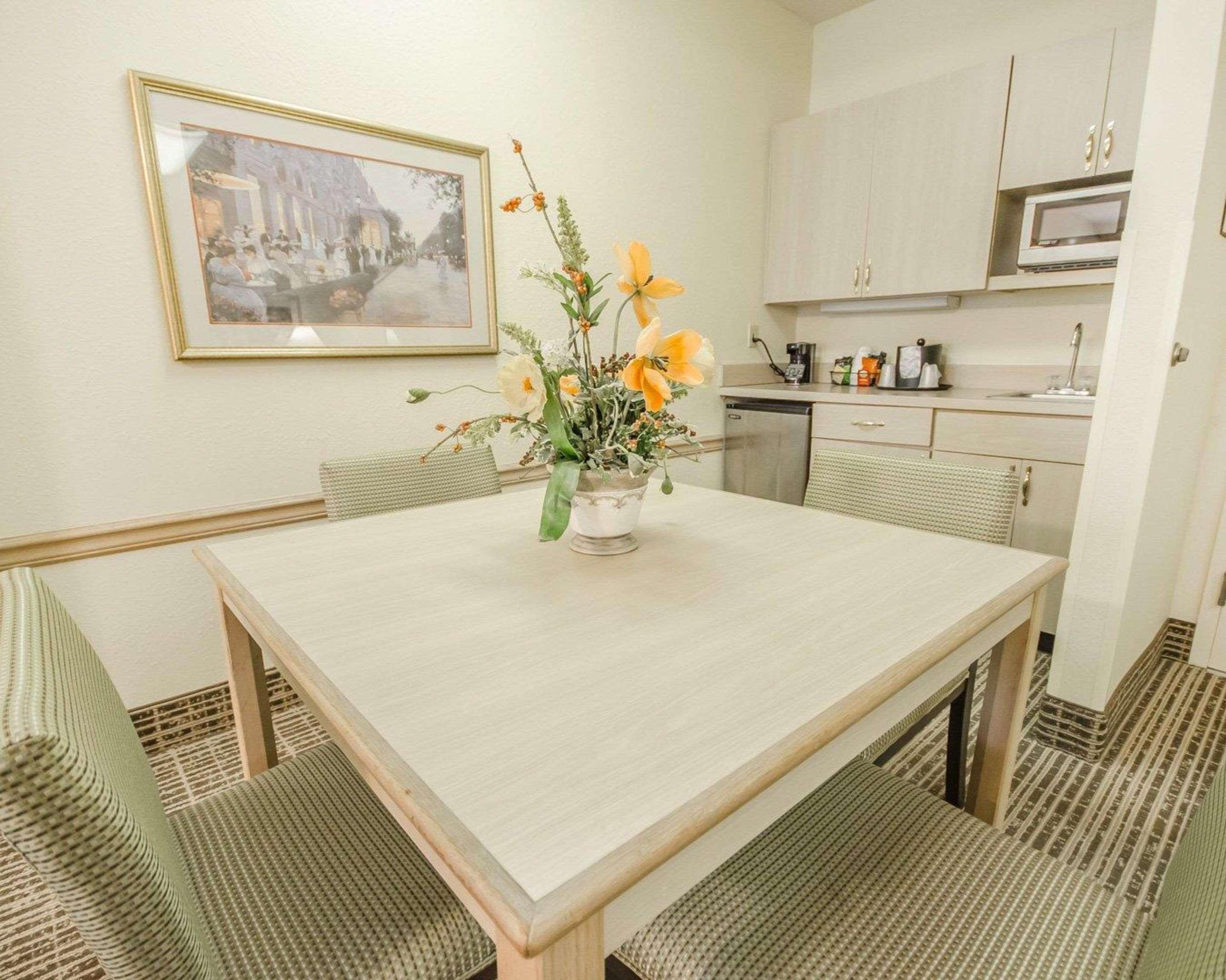 Clarion Pointe Louisville East Екстериор снимка