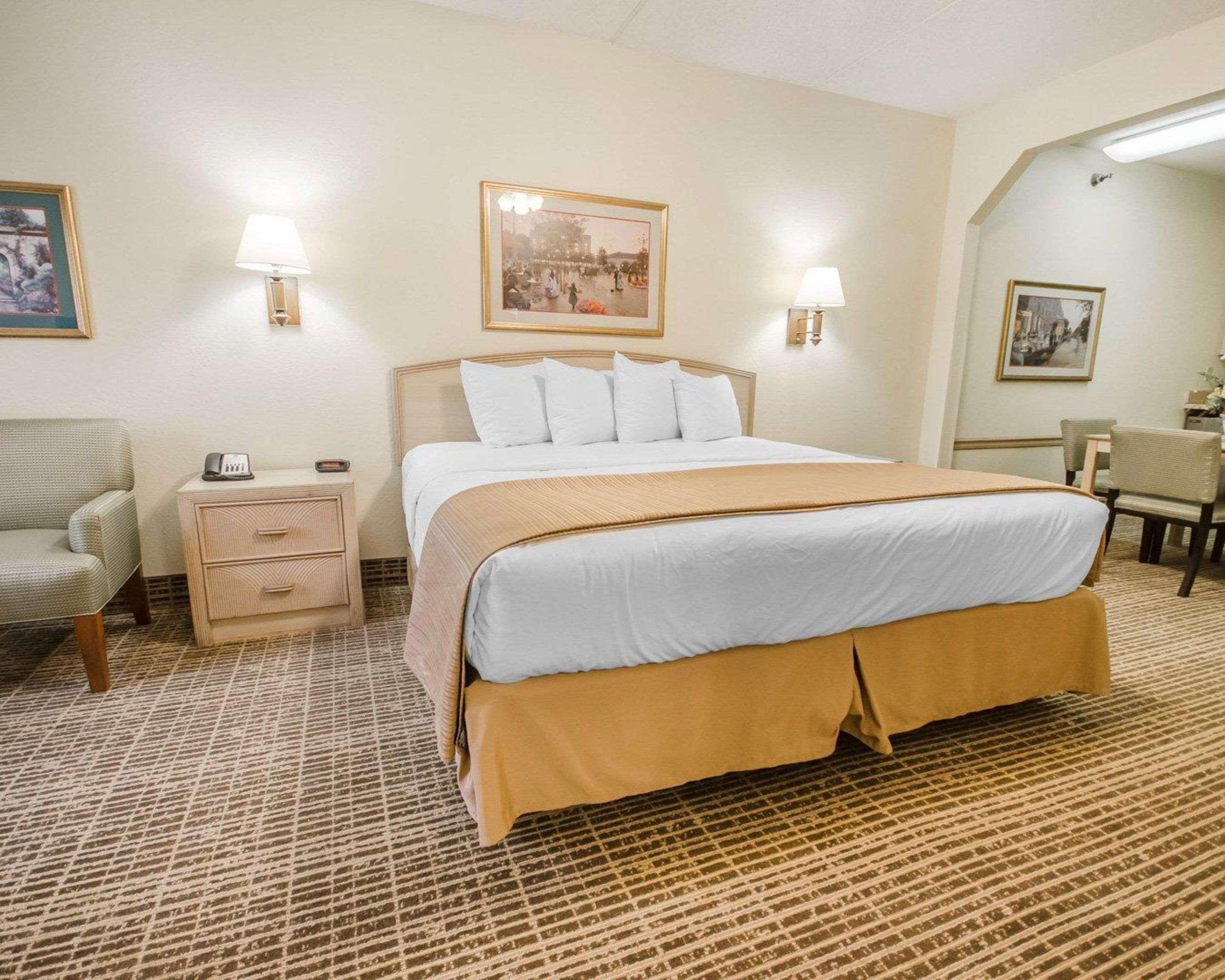 Clarion Pointe Louisville East Екстериор снимка
