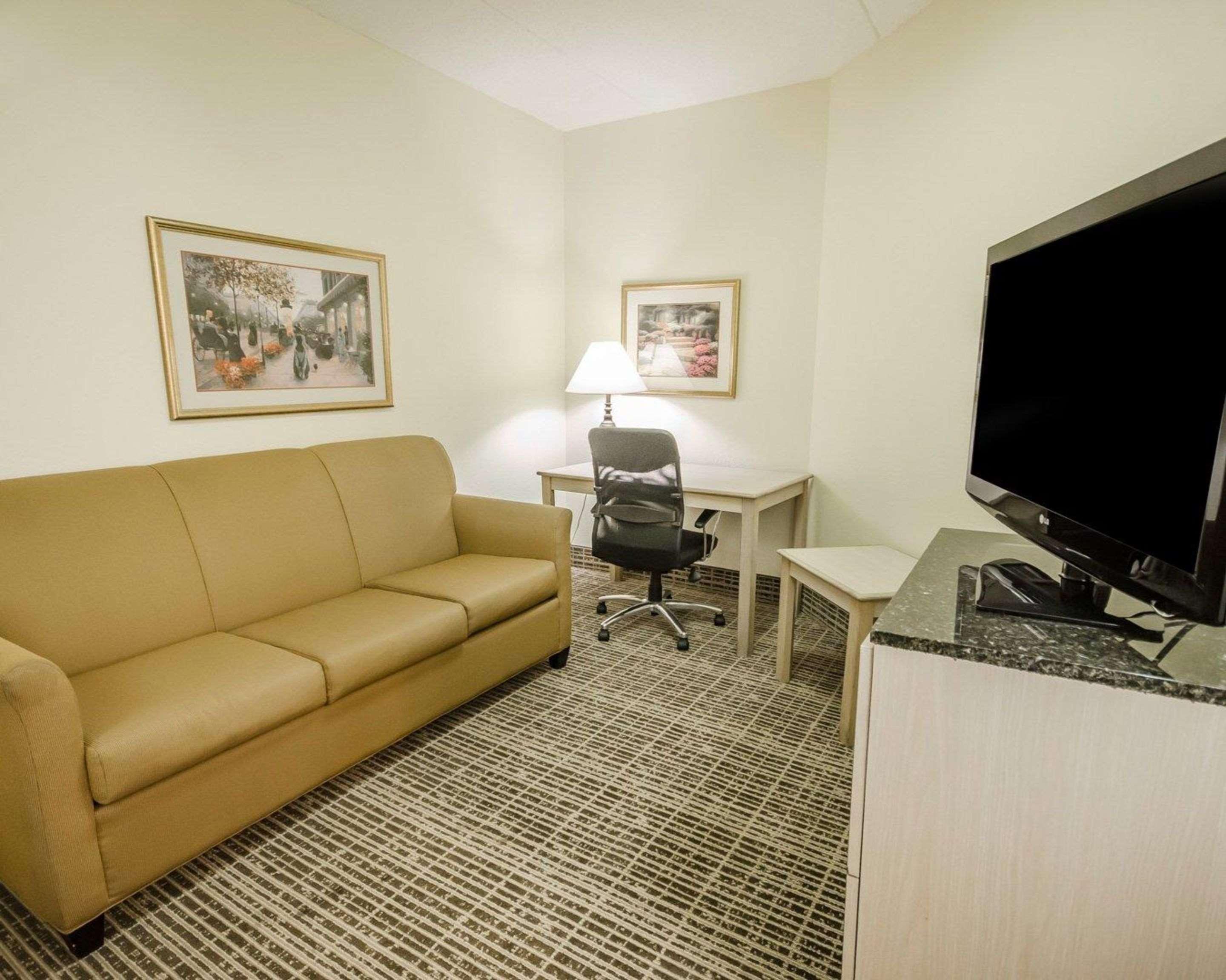 Clarion Pointe Louisville East Екстериор снимка