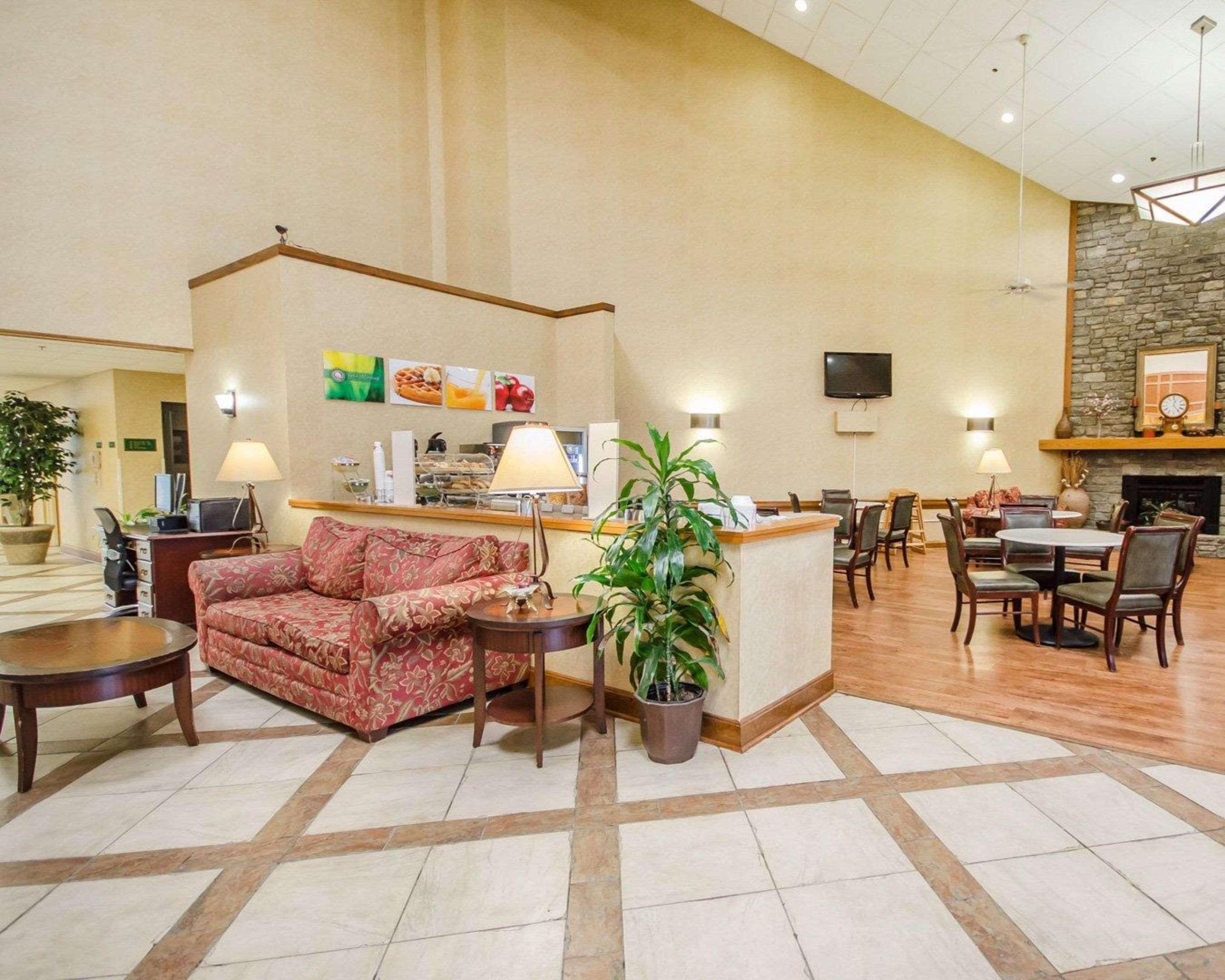 Clarion Pointe Louisville East Екстериор снимка