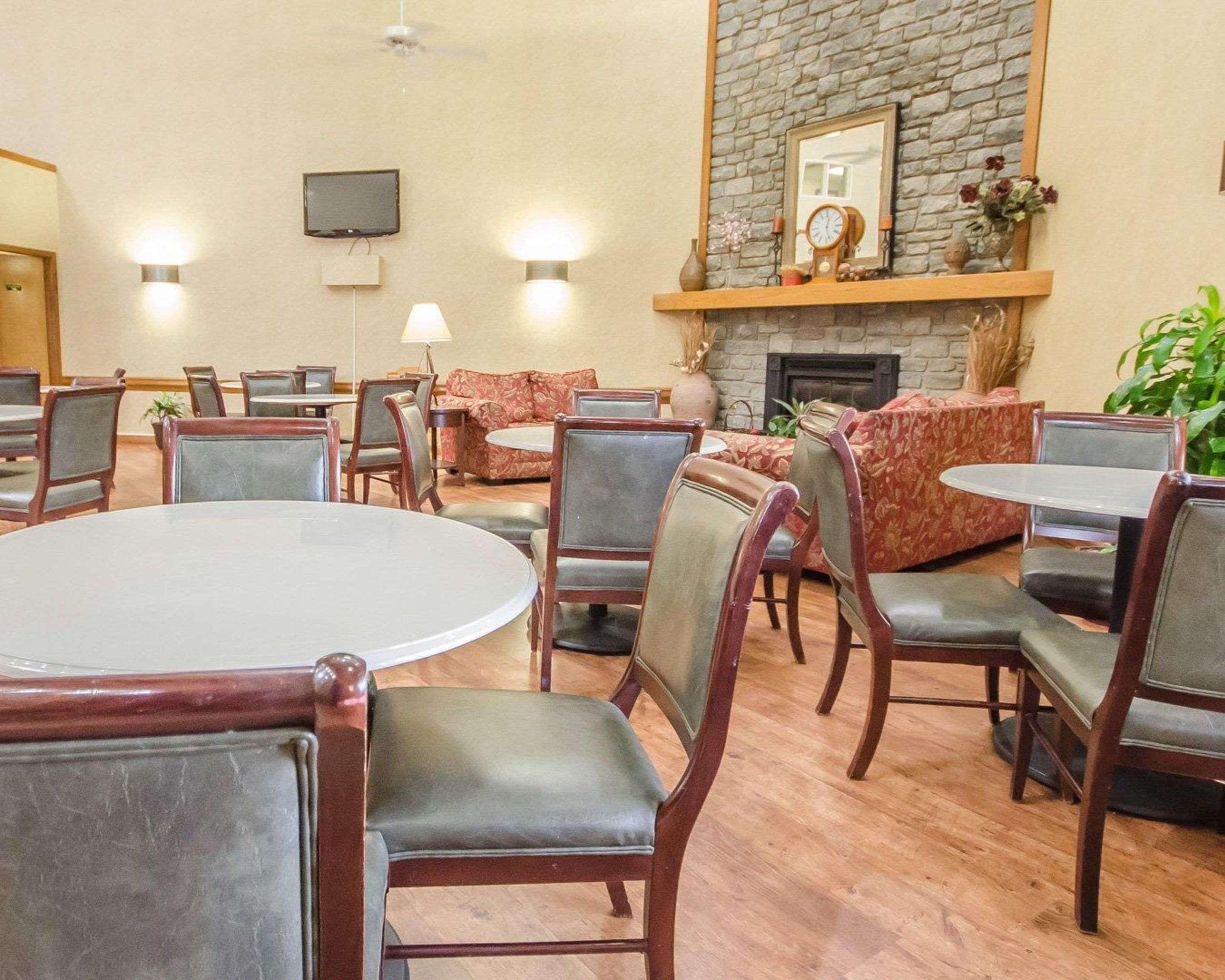 Clarion Pointe Louisville East Екстериор снимка