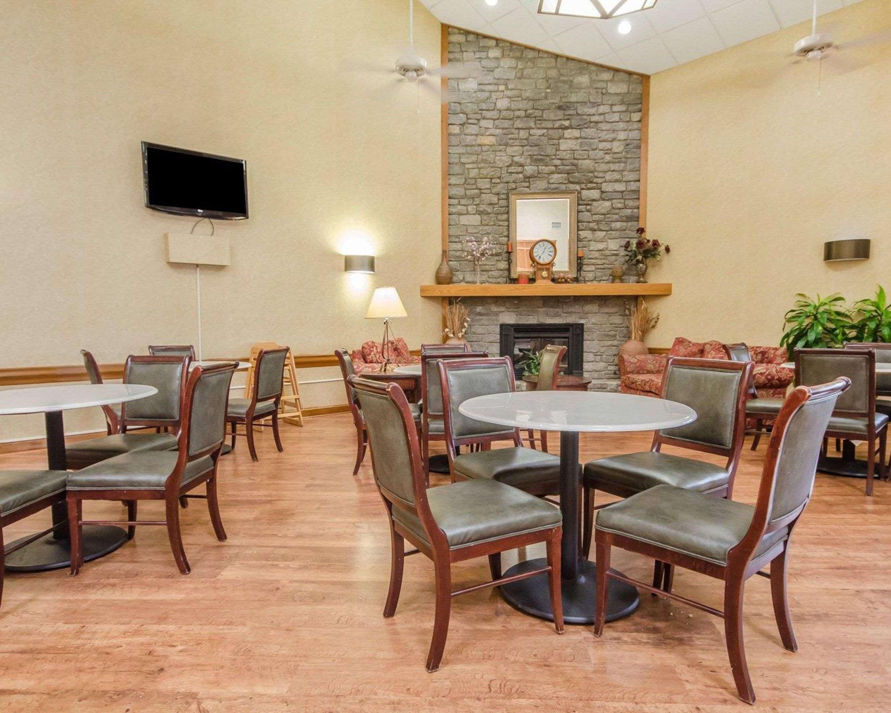 Clarion Pointe Louisville East Екстериор снимка