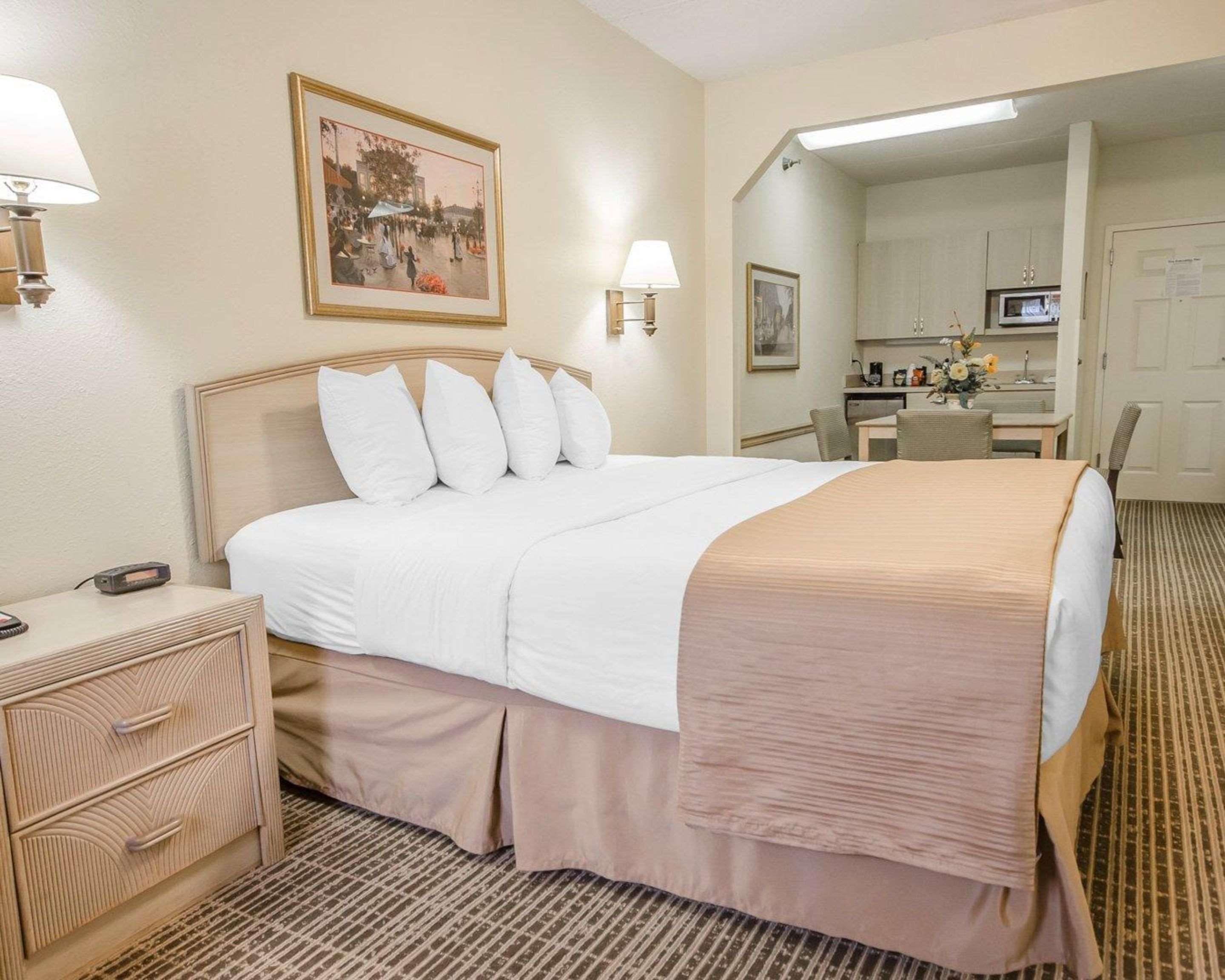 Clarion Pointe Louisville East Екстериор снимка