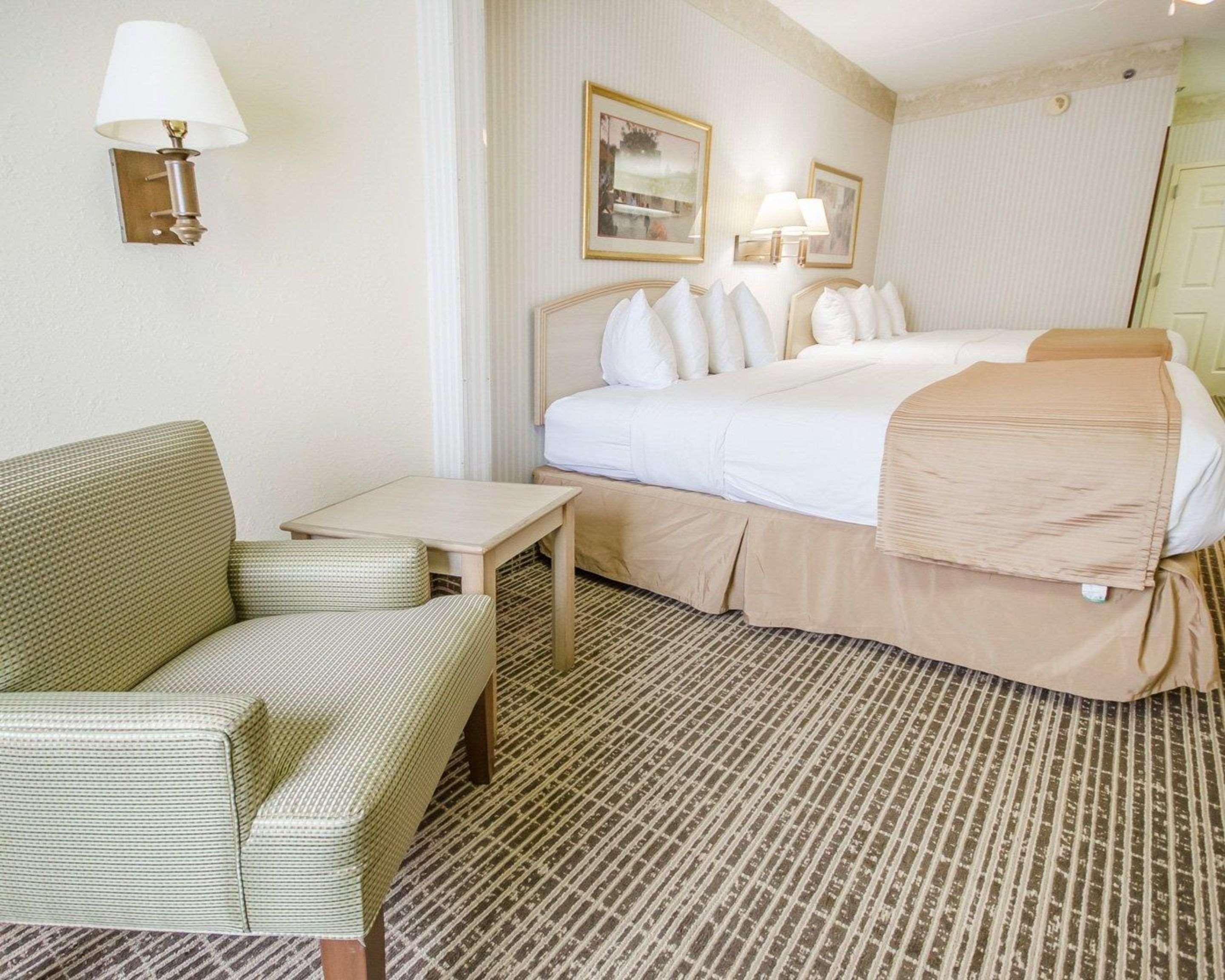 Clarion Pointe Louisville East Екстериор снимка