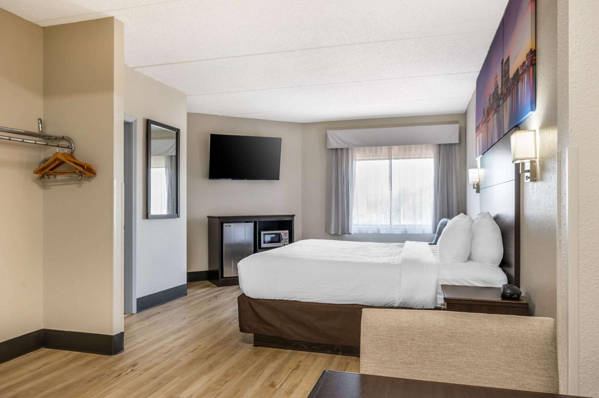 Clarion Pointe Louisville East Екстериор снимка