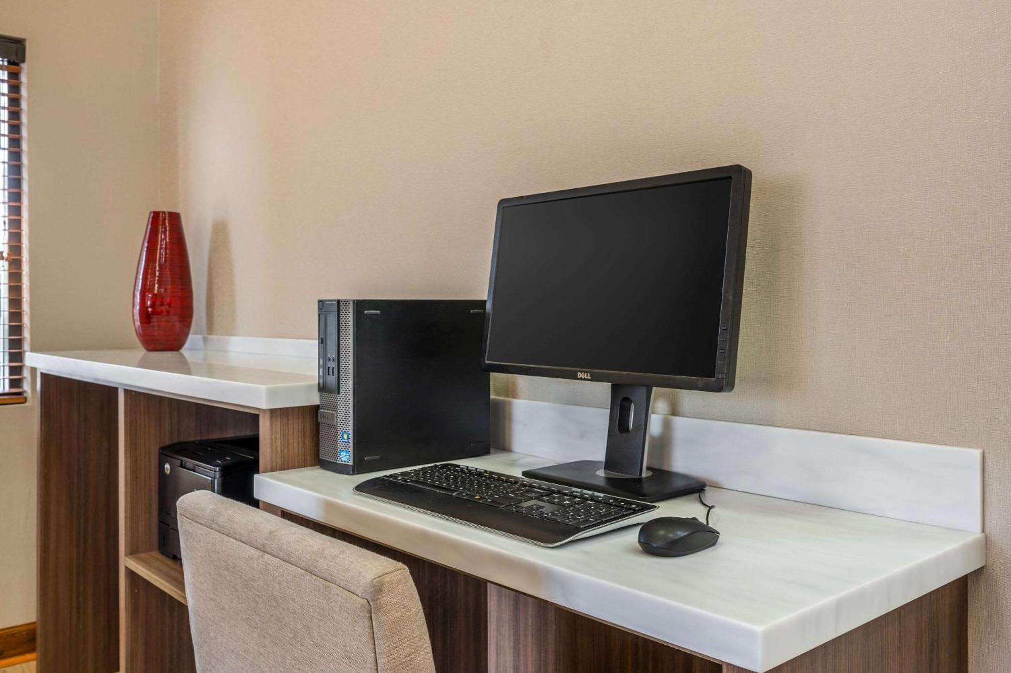 Clarion Pointe Louisville East Екстериор снимка
