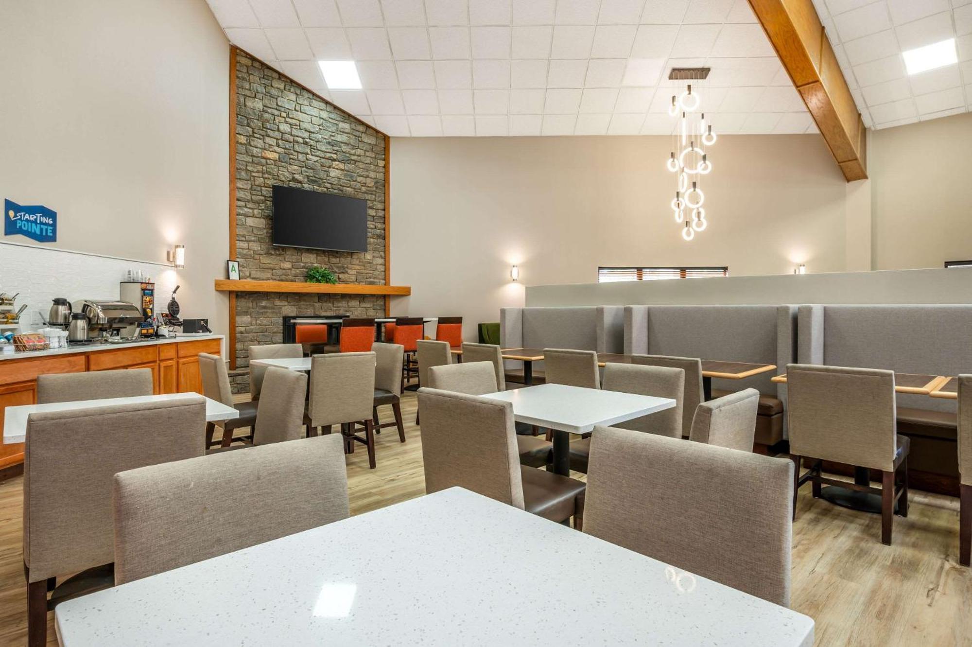 Clarion Pointe Louisville East Екстериор снимка