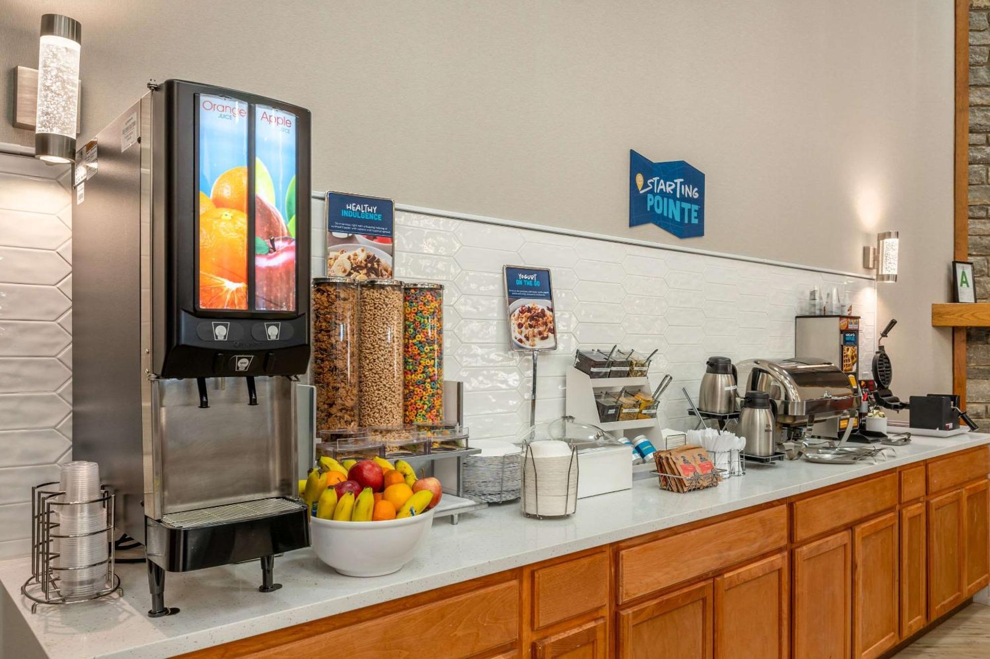 Clarion Pointe Louisville East Екстериор снимка