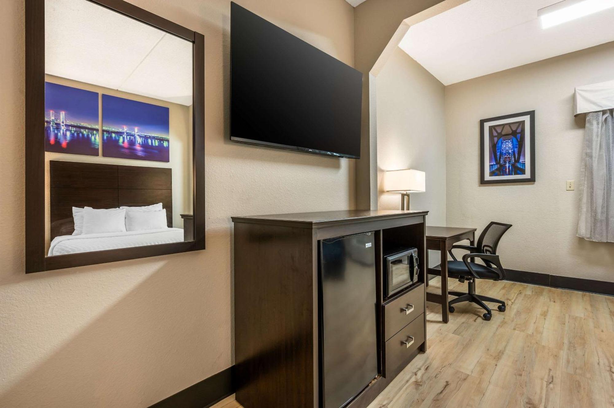 Clarion Pointe Louisville East Екстериор снимка
