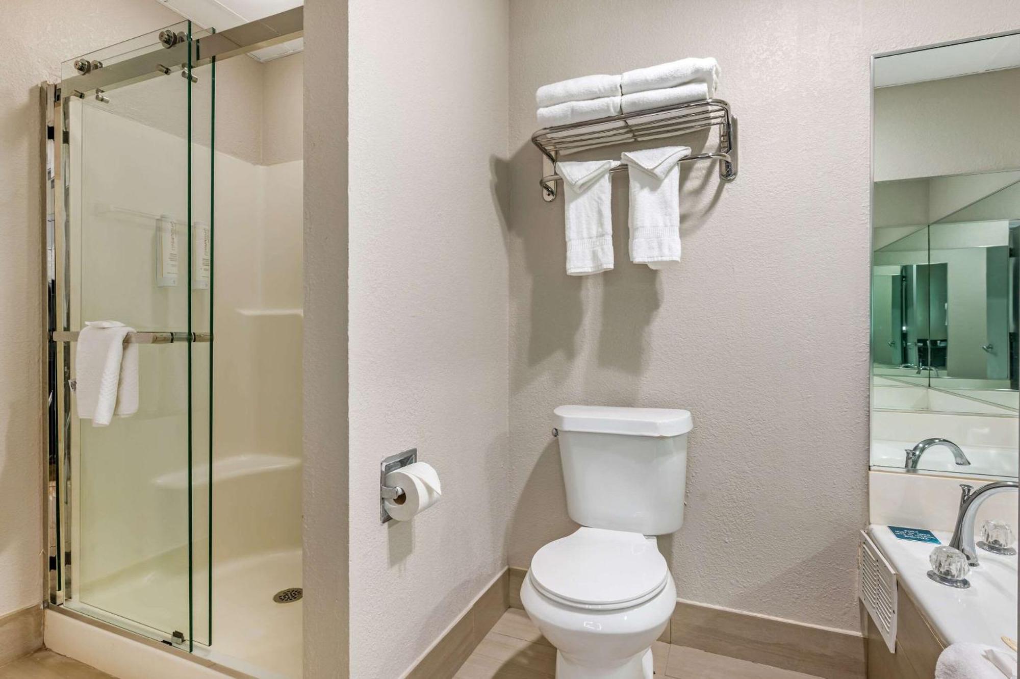 Clarion Pointe Louisville East Екстериор снимка