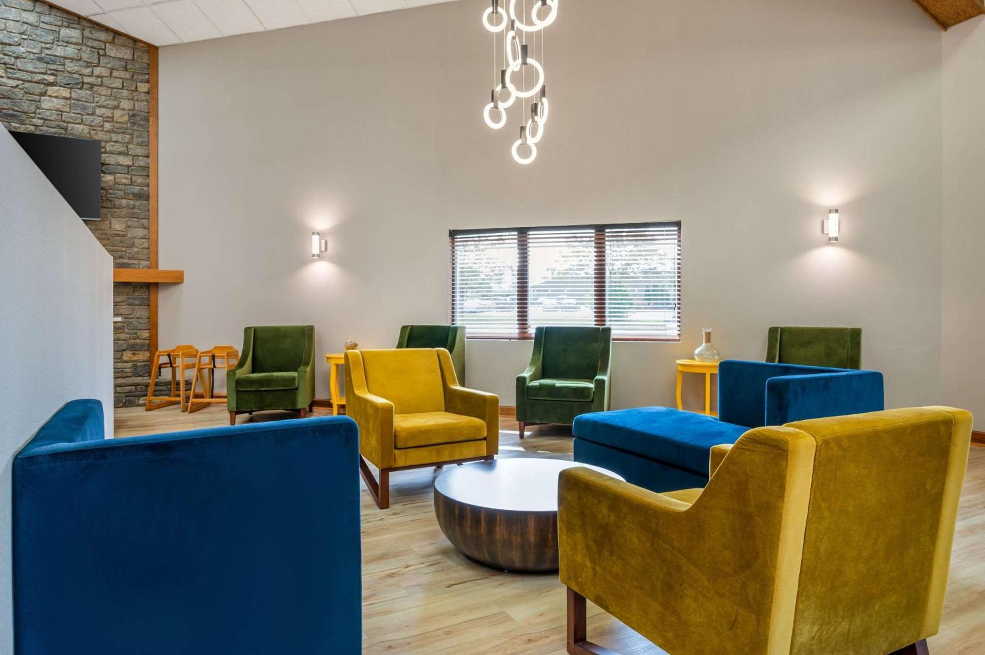 Clarion Pointe Louisville East Екстериор снимка