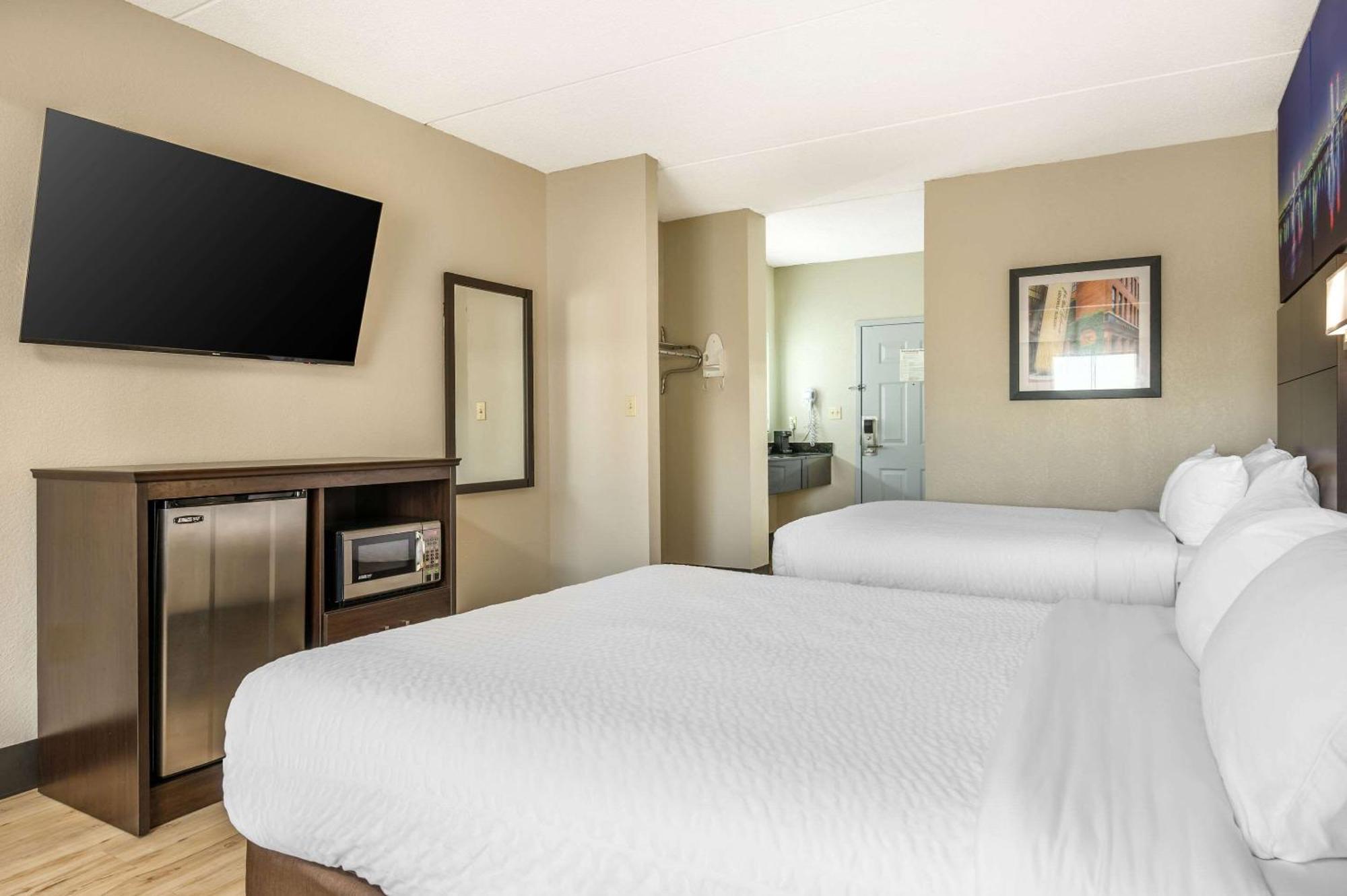 Clarion Pointe Louisville East Екстериор снимка