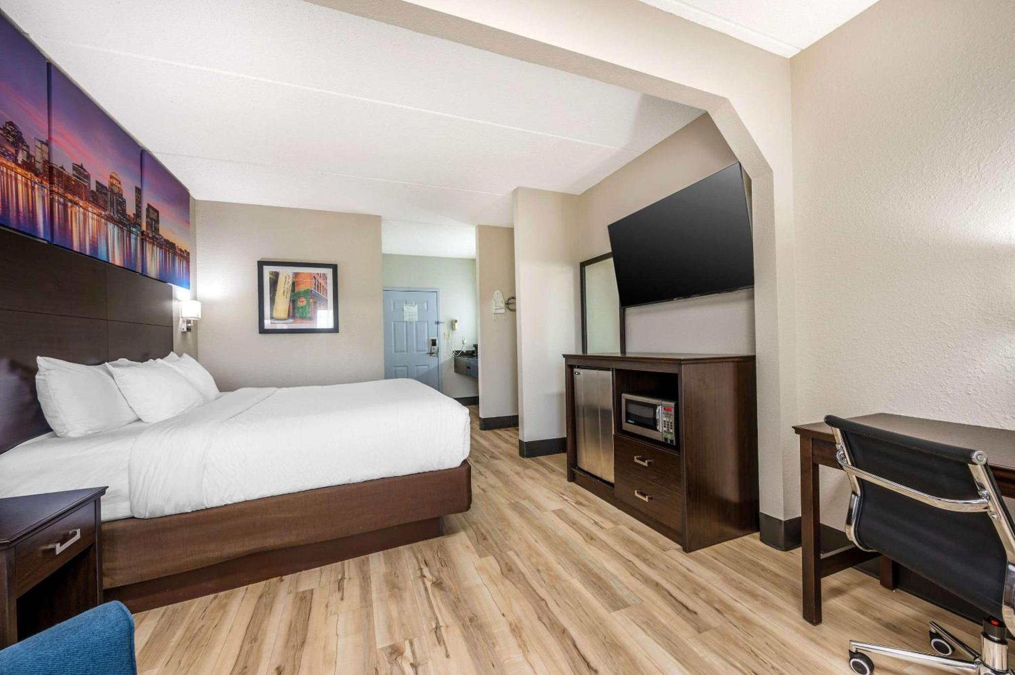 Clarion Pointe Louisville East Екстериор снимка